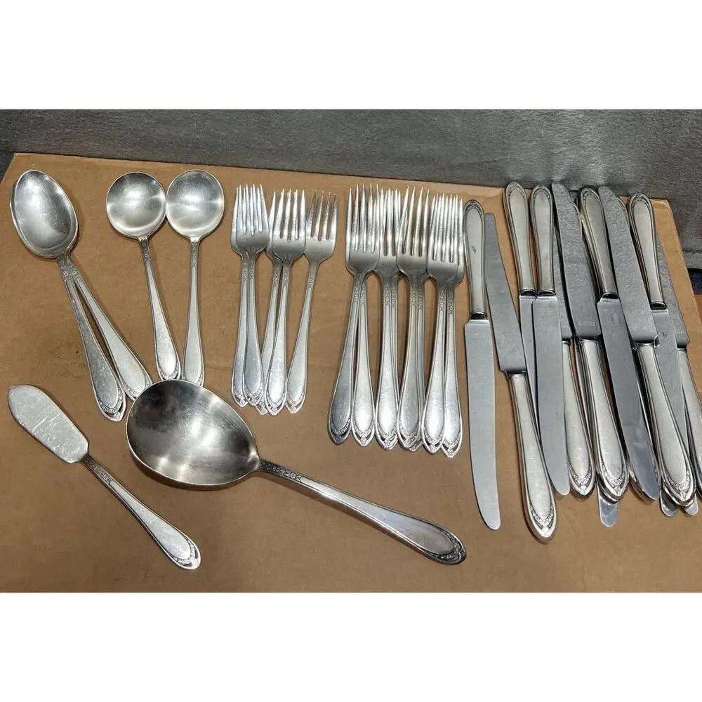 Vintage 1847 Rogers Bros IS LOVELACE Silverplate Flatware & Serving 32 Pc